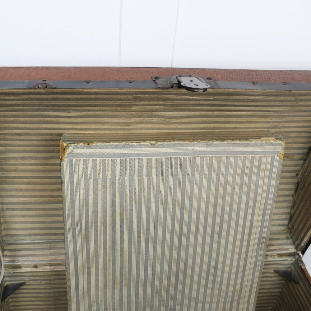 Antique Barrel Top Steamer Trunk. C1920's with Inner Tray. - Image 5