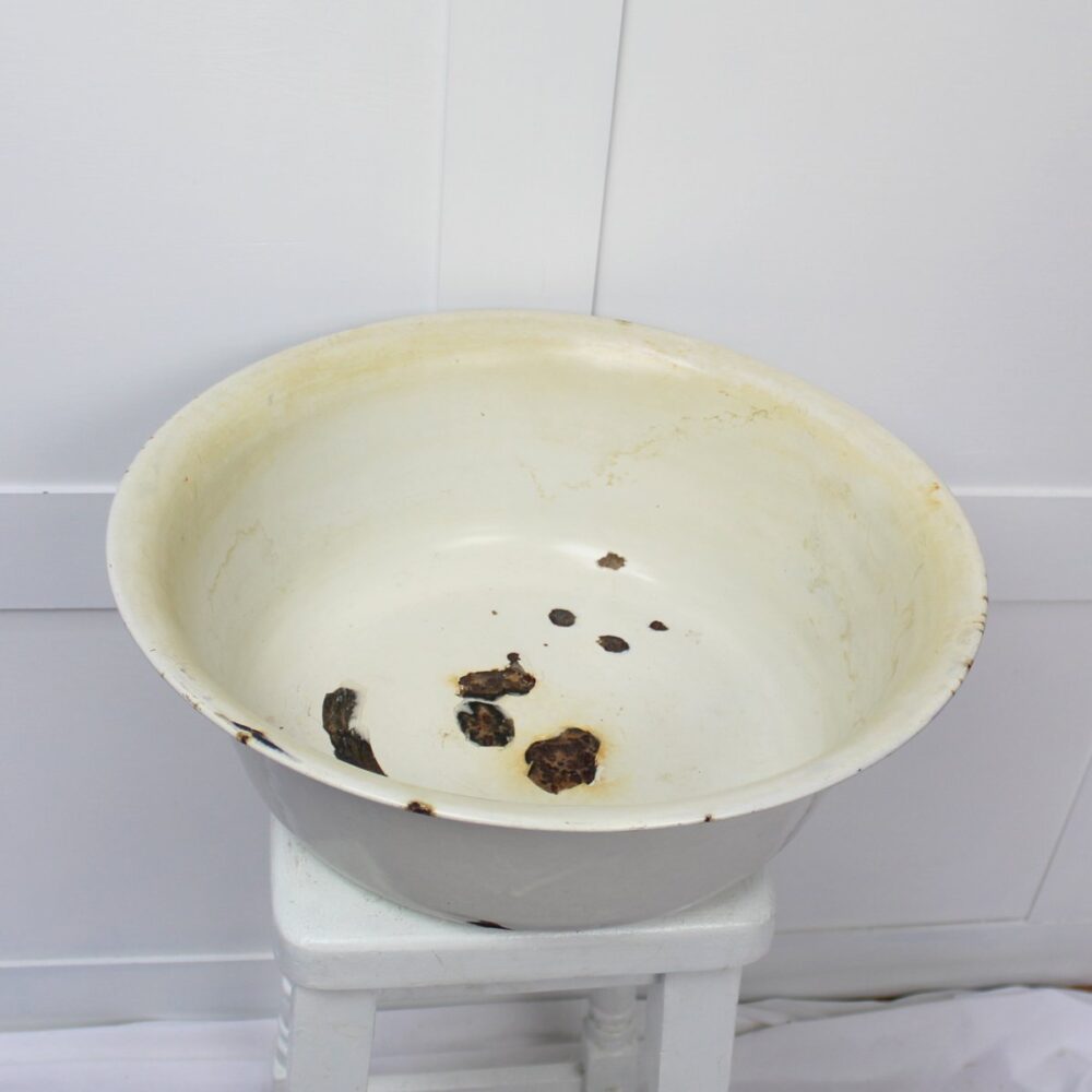 Large Vintage Enamel Bowl - Image 2