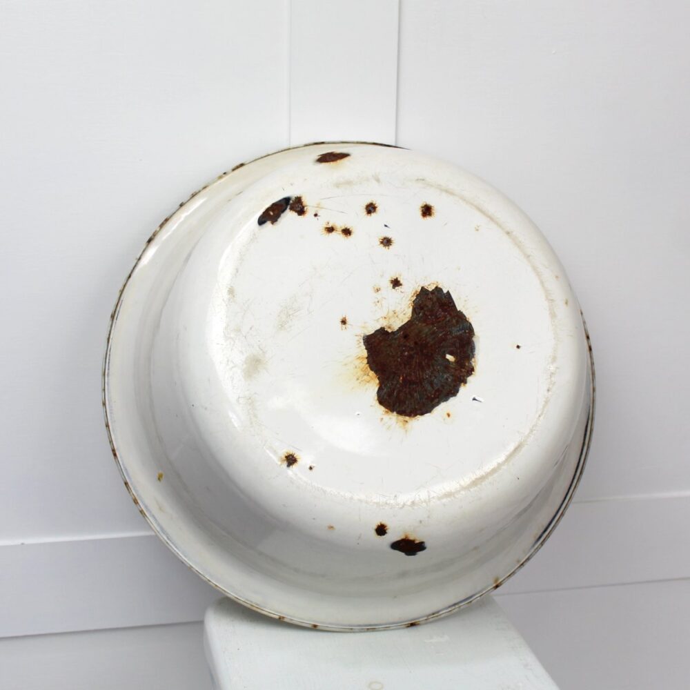 Large Vintage Enamel Bowl - Image 3